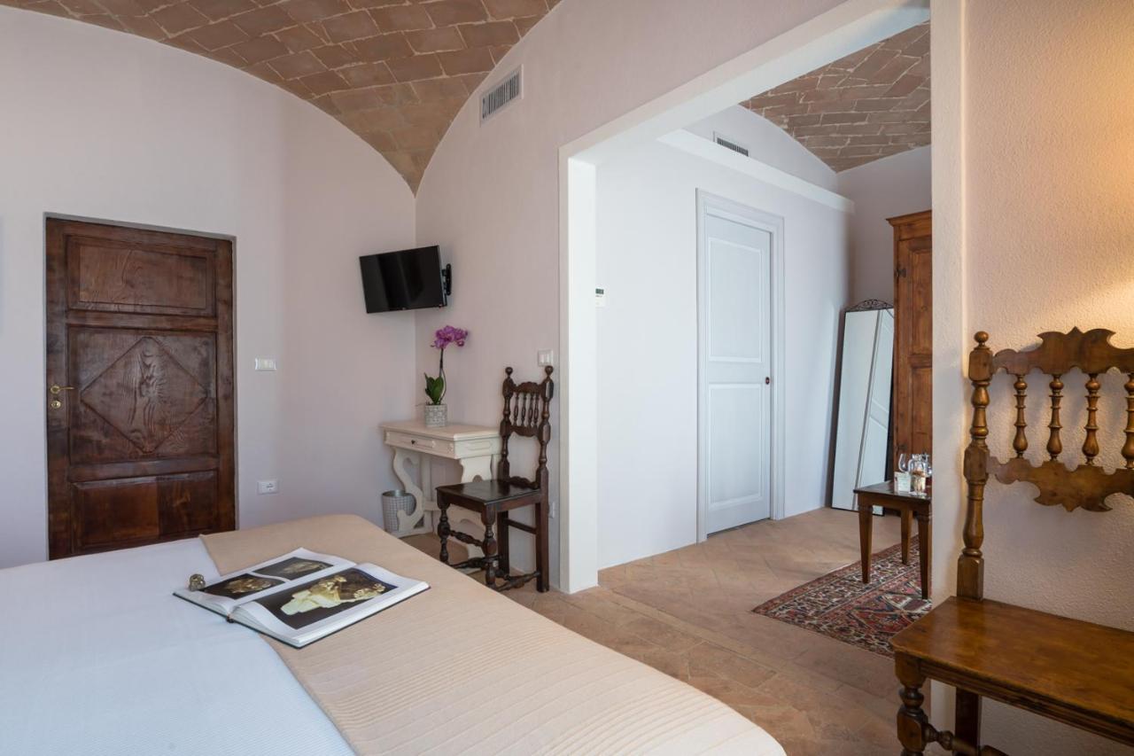 Dimora Delle Muse Bed & Breakfast Montalcino Ngoại thất bức ảnh